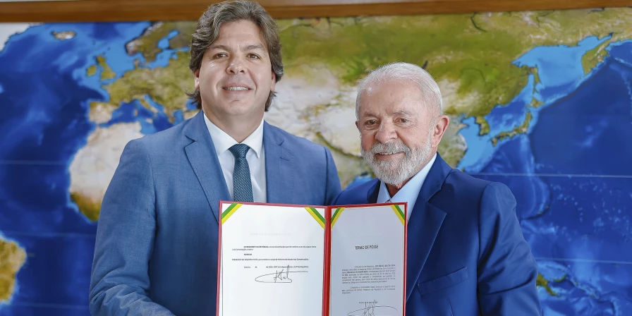 O presidente Lula dá posse a Frederico de Siqueira Filho como Ministro das Comunicações.