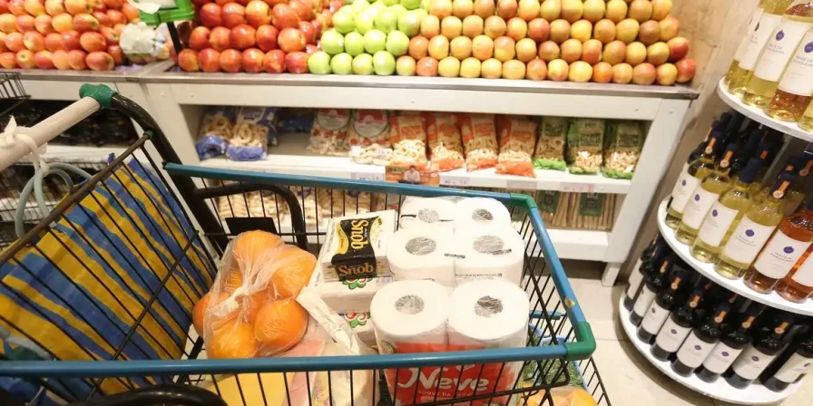 Prévia da inflação de abril fica em 0,43%, puxada pelos alimentos.