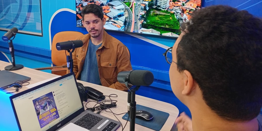 O cantor Jailson Araújo concede entrevista ao Ponto Final.