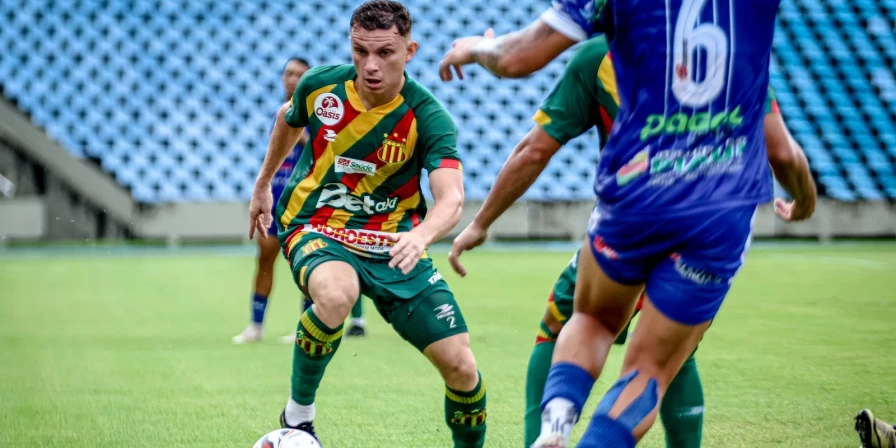 O Sampaio Corrêa derrotou o Parnahyba no Estádio Castelão.