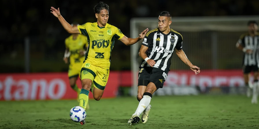 Lance da partida entre Mirassol e Atlético-MG, pelo Campeonato Brasileiro.