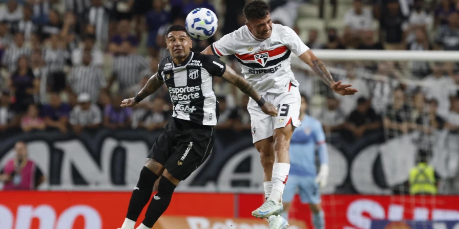 Lance do jogo entre Ceará e São Paulo, pelo Campeonato Brasileiro.