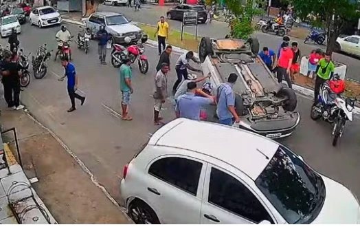 O motorista do veículo ficou levemente ferido. Foto: Reprodução/Redes Sociais