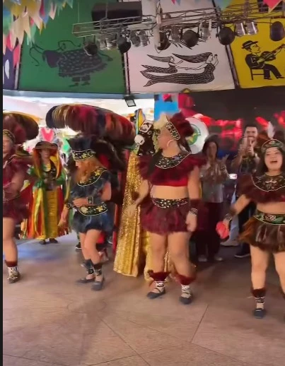 Índias do Boi de Maracanã durante apresentação no Rio de Janeiro
