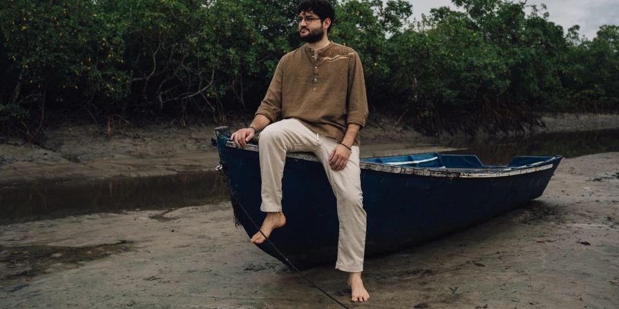 Marcos Lamy lança novo single, após cinco anos afastado da música.