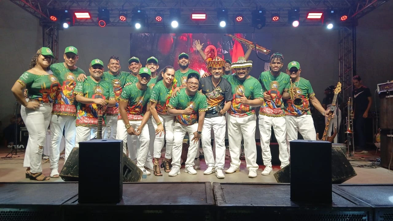 Integrantes do Boi da Lua celebram novo EP do grupo folclórico maranhense