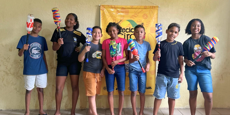 Cerca de 150 crianças e jovens das comunidades do Sá Viana, Liberdade, Cruzeiro do Anil, Vila Bacanga e Cidade Operária mergulharam no universo do circo