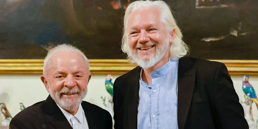 O presidente Lula e o jornalista Julian Assange, fundador do Wikileaks.