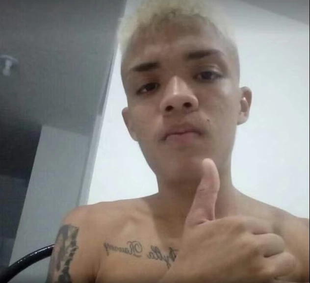 De acordo com informações da Polícia Militar, o suspeito foi identificado como Ailton Silva Júnior, de 22 anos. (Foto: Divulgação/Redes sociais)