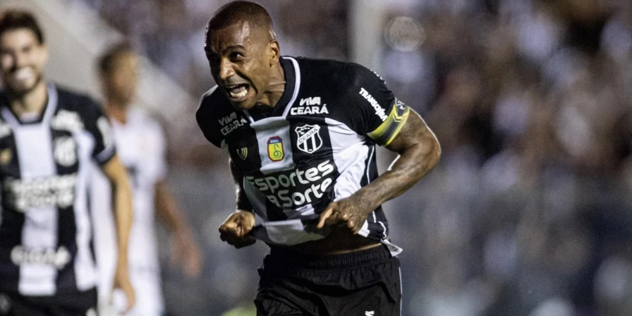 O Ceará bateu o Vitória no Estádio Presidente Vargas.