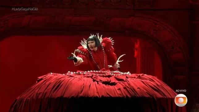 Lady Gaga faz mega show no Rio. (Foto: Reprodução/TV Globo)