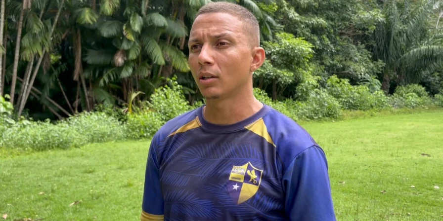 Guilherme Rocha, lateral-direito do IAPE.