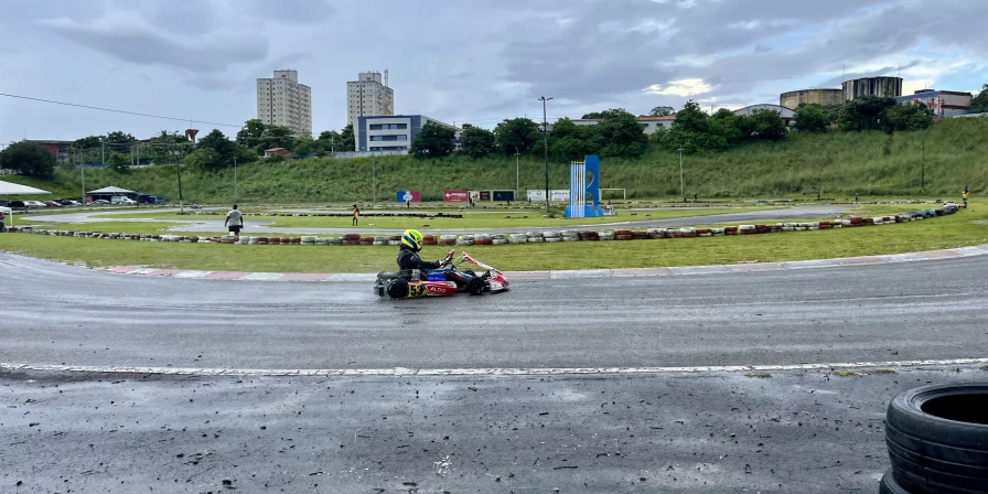 Pilotos aceleraram no Kartódromo João Salem