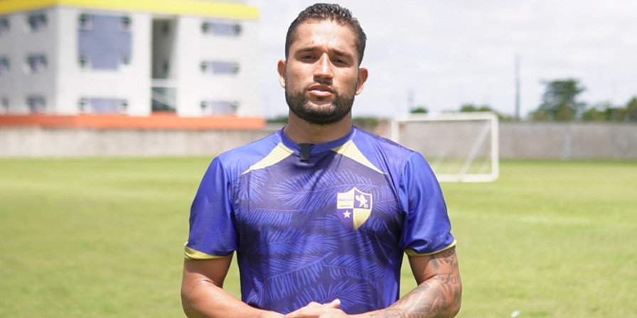 Talisson, atacante do IAPE. (Reprodução / IAPE FC)