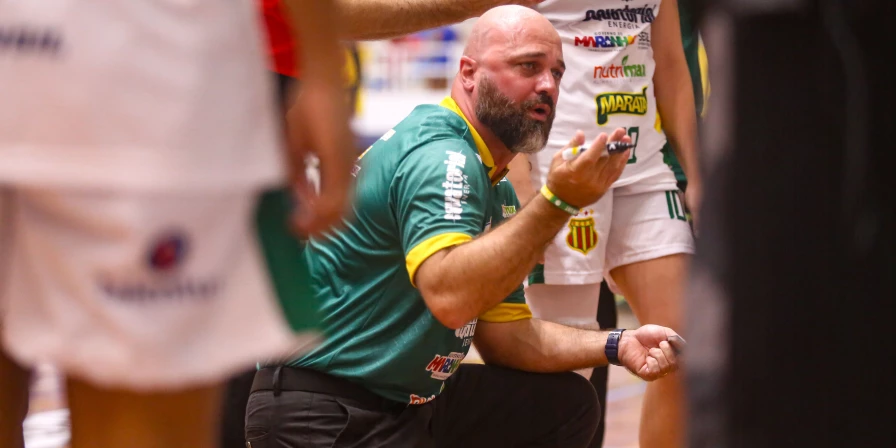 David Pelosini, técnico do Sampaio Basquete.