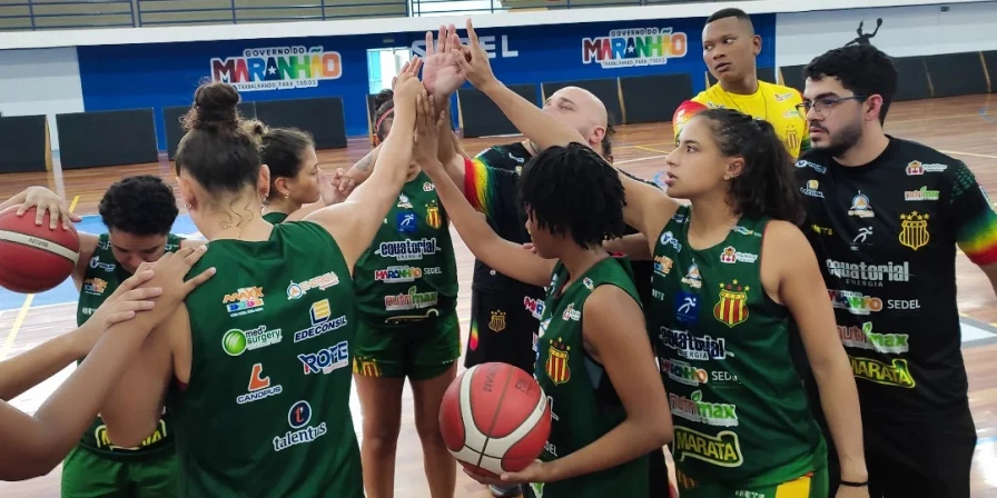 Embarque do elenco tricolor aconteceu na tarde desta quarta-feira (14); próximo compromisso será na cidade de Brasília