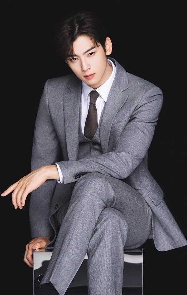Cha Eun woo se prepara para o alistamento militar e novos desafios.