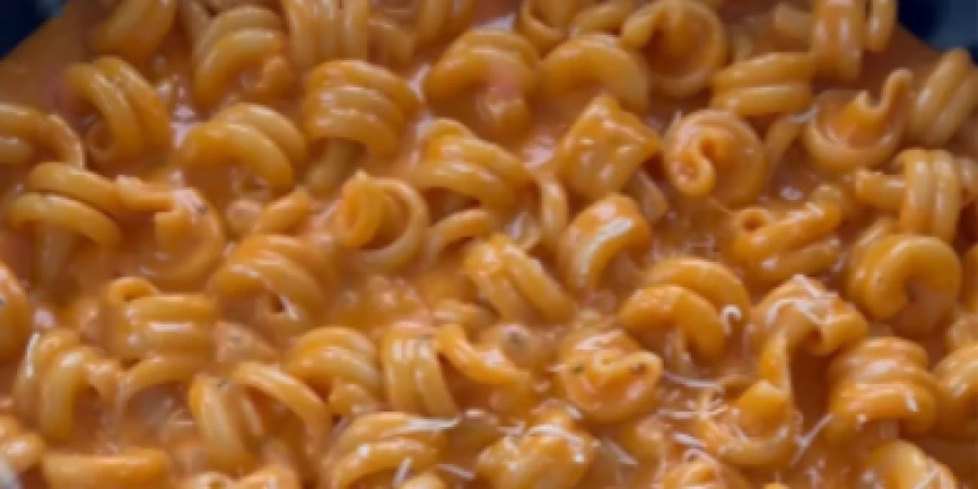 Macarrão ao molho de Gochujang.