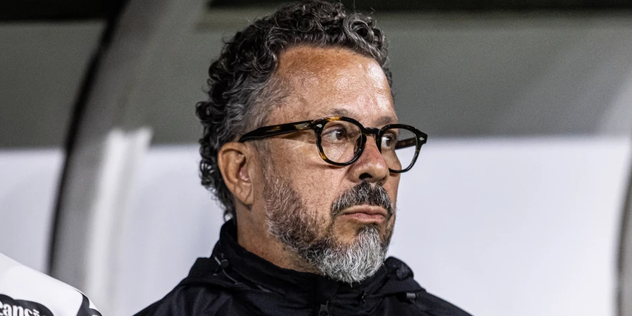 Cléber Xavier, técnico do Santos.