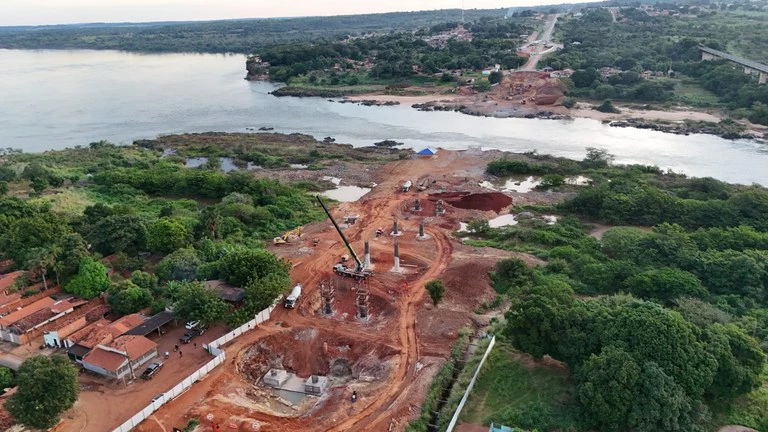 Já foram executados 16 fundações e 12 pilares e, atualmente, estão em andamento uma fundação e seis pilares.