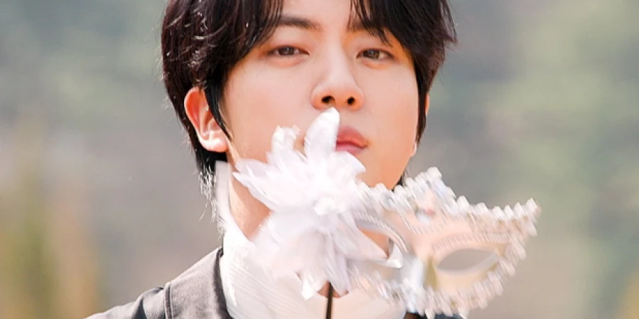 Jin, do BTS, participou do reality show "Screwballs".