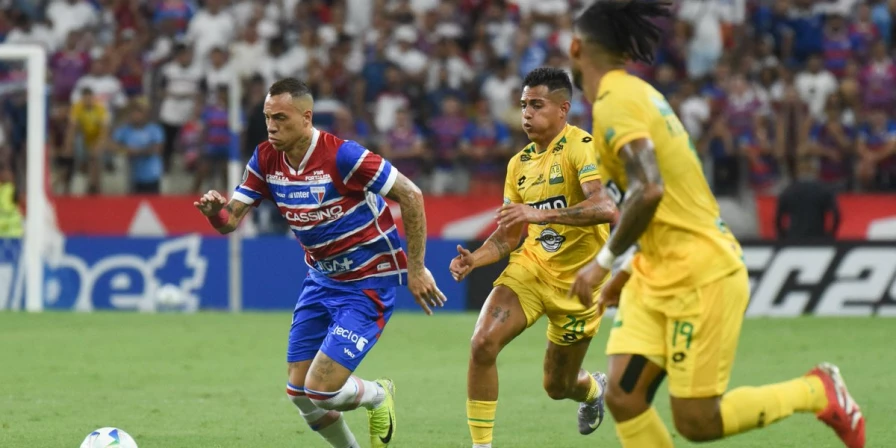 Lance da partida entre Fortaleza e Atlético Bucaramanga, pela Copa Libertadores.