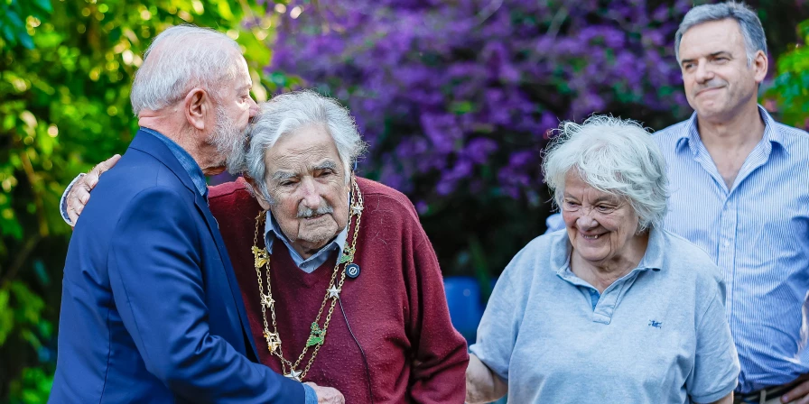O presidente Luiz Inácio Lula da Silva visitou José Pepe Mujica em dezembro de 2024.