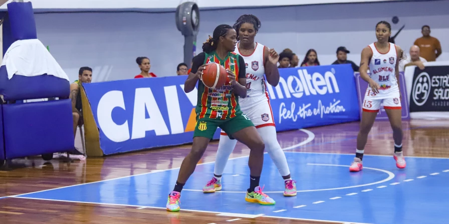Letícia Josefino, pivô do Sampaio Basquete.