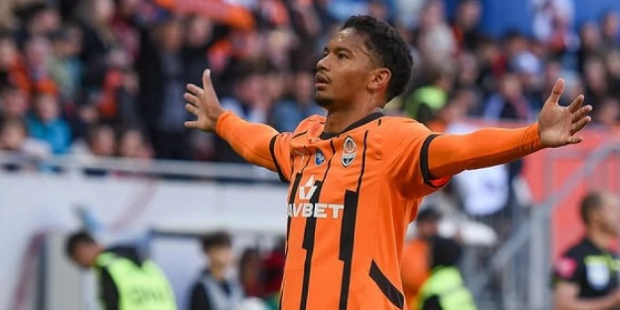 Eguinaldo celebra gol pelo Shakhtar Donetsk