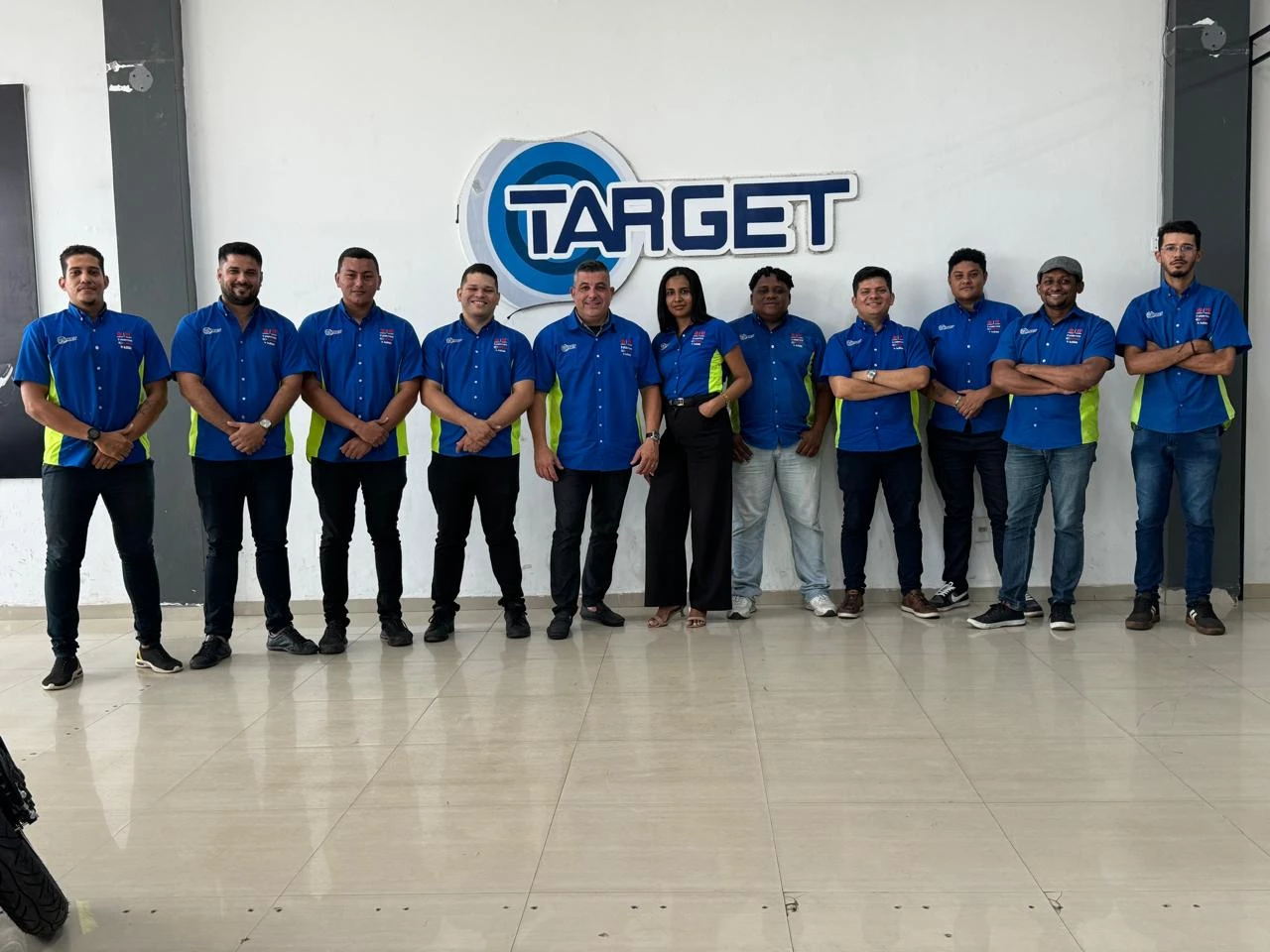 Equipe da Target Veículos. Foto: Divulgação