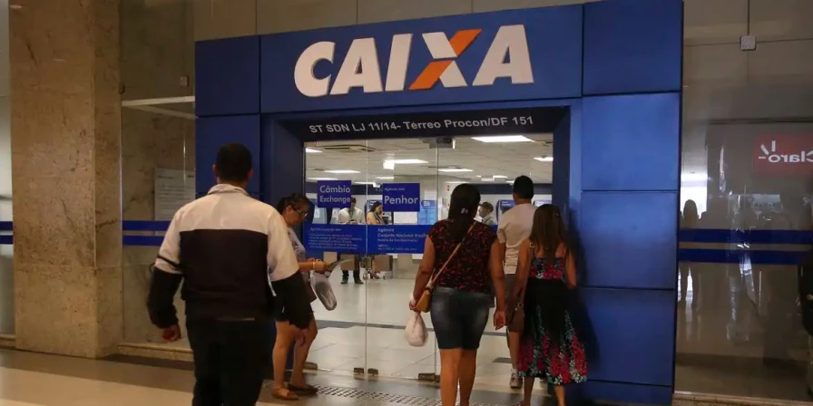 Caixa libera abono salarial para nascidos em maio e junho.