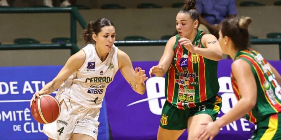 Lance do jogo entre Cerrado e Sampaio Basquete, pela LBF 2025.