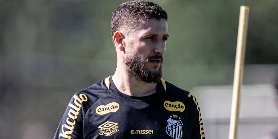 Zé Rafael, volante do Santos.
