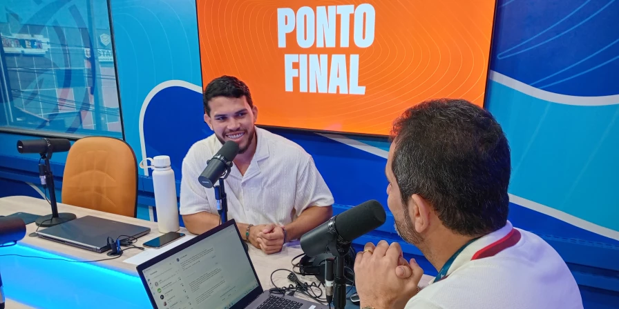 O cantor Gabriel Maranhão foi um dos entrevistados do Ponto Final.