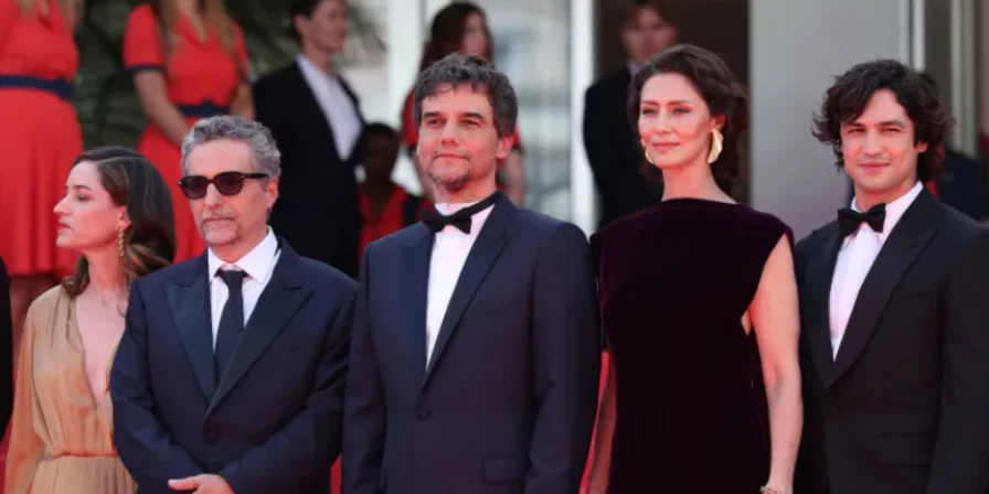 Com frevo e Chico Buarque, "O Agente Secreto" estreia com festa no Festival de Cannes