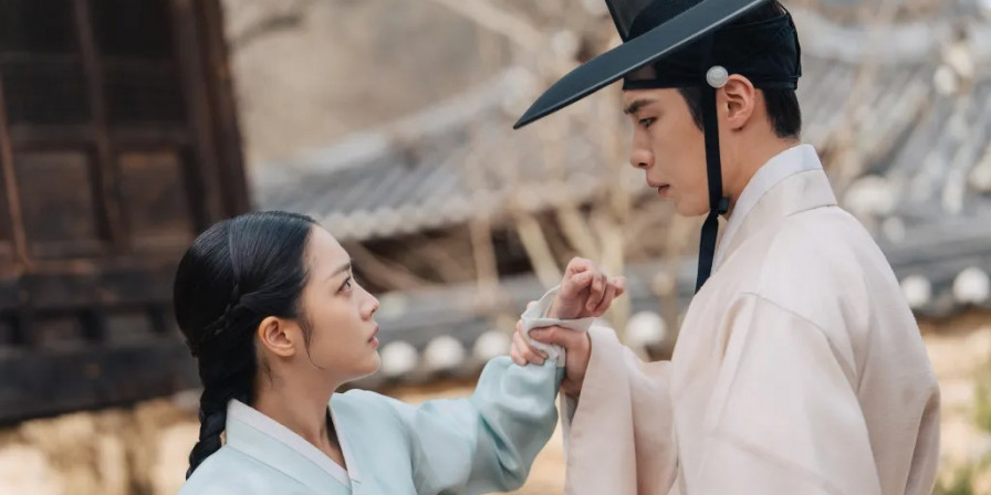 A série, que conta com 11 episódios, é um dorama de época que narra a história de Hongrang, filho de um poderoso mercador da dinastia Joseon. (Foto: Divulgação)