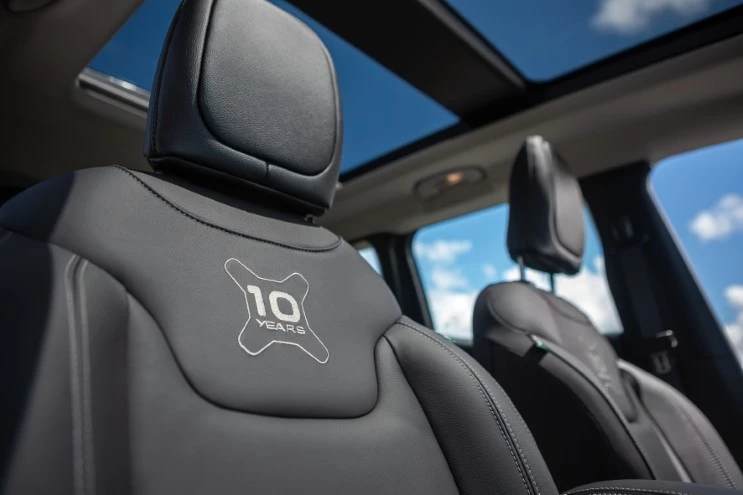 Para celebrar 10 anos, Jeep lança série do Renegade.