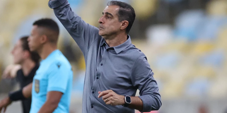 Renato Paiva, técnico do Botafogo.