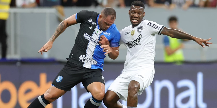 Lance da partida entre Capital e Botafogo, pela Copa do Brasil.