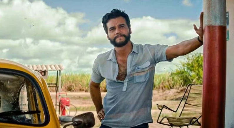 Wagner Moura leva prêmio de Melhor Ator no Festival de Cannes.