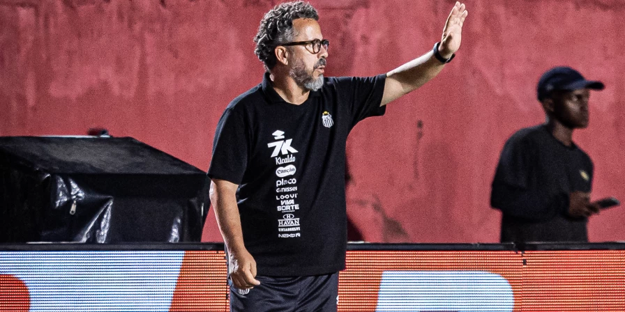 Cleber Xavier, técnico do Santos.
