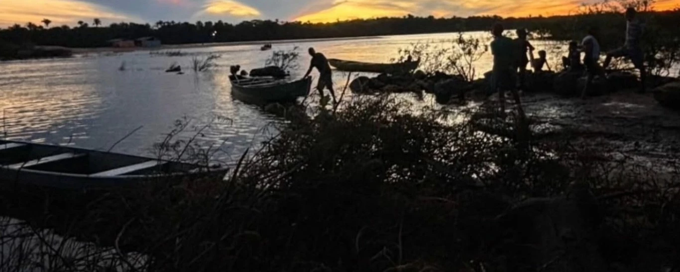 Apesar da redução no nível das águas do Rio Tocantins, o local ainda não é considerado seguro para navegação e lazer, segundo os bombeiros. (Foto: Reprodução/TV Mirante)
