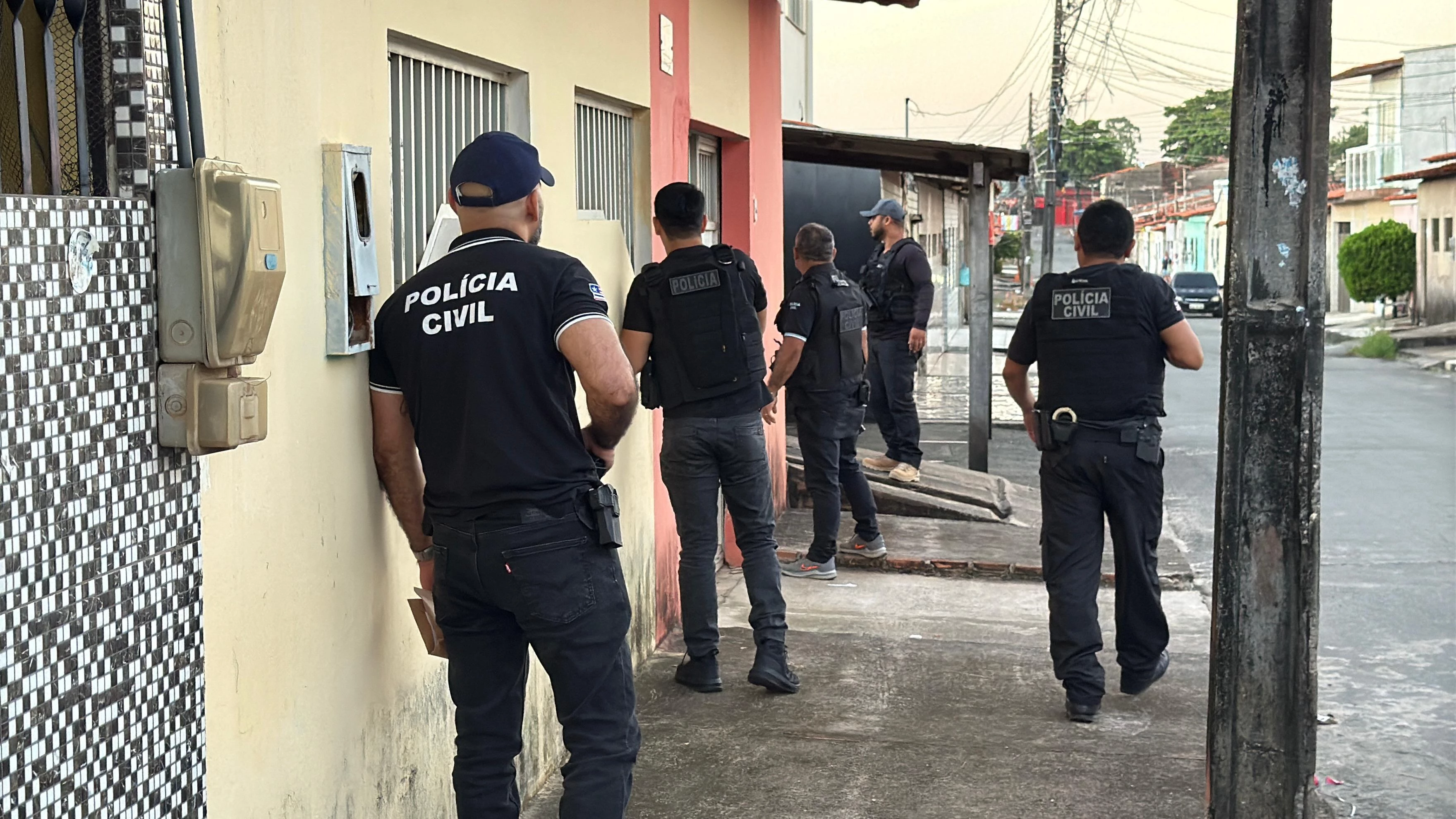 A ação resultou no cumprimento de oito mandados de busca e apreensão. (Foto: divulgação / Polícia Civil)