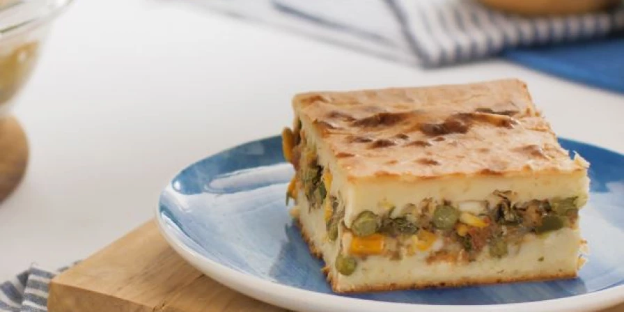 Empanada de sardinha em lata.