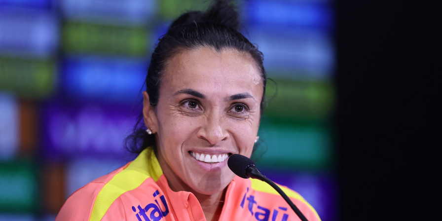 Marta durante entrevista coletiva (Lívia Villas Boas / CBF)