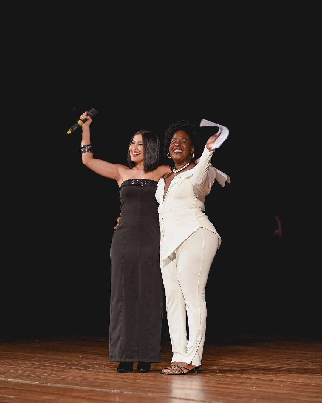 Ana Paula Xongani e Thaynara OG na abertura da segunda edição da Academia de Vida, em São Luís. (Foto: Divulgação)