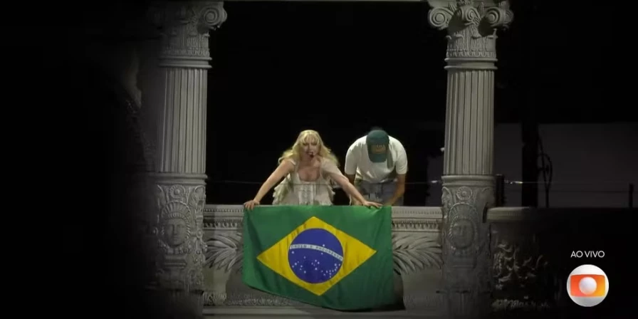Gaga se apresentou na Praia de Copacabana, no Rio de Janeiro