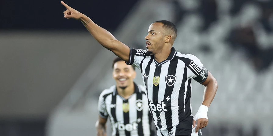 O Botafogo derrotou o Ceará em duelo pelo Brasileirão.