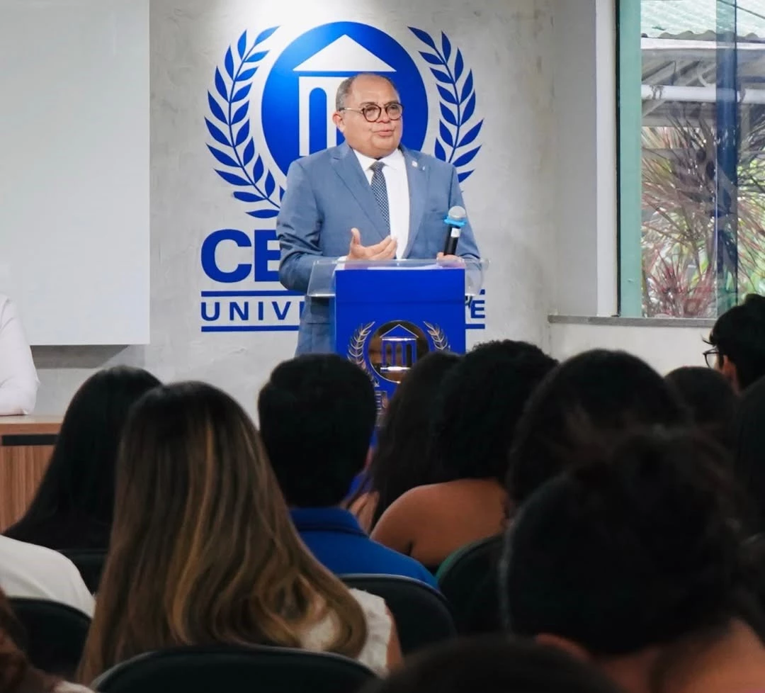 Ministro do Superior Tribunal de Justiça (STJ)Teodoro Silva Santos ministrando palestra na Universidade Ceuma, em São Luís. (Foto: Divulgação/Ceuma).