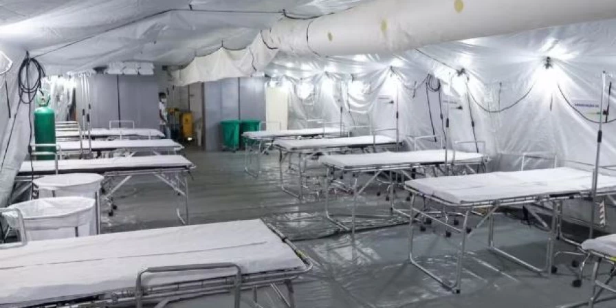 Um hospital de campanha foi instalado no estacionamento do Multicenter Sebrae.